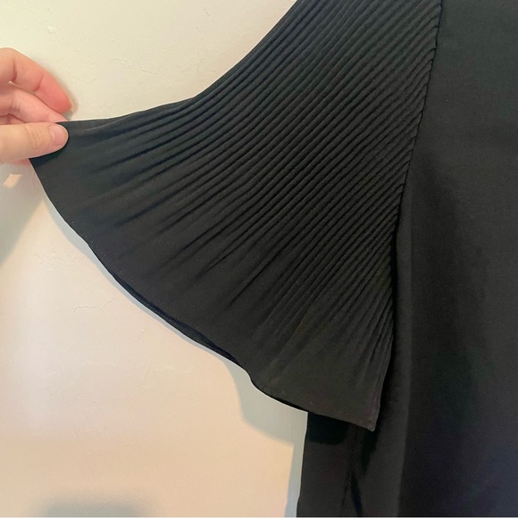 Black Short Sleeve Blouse - Picture 4 of 5